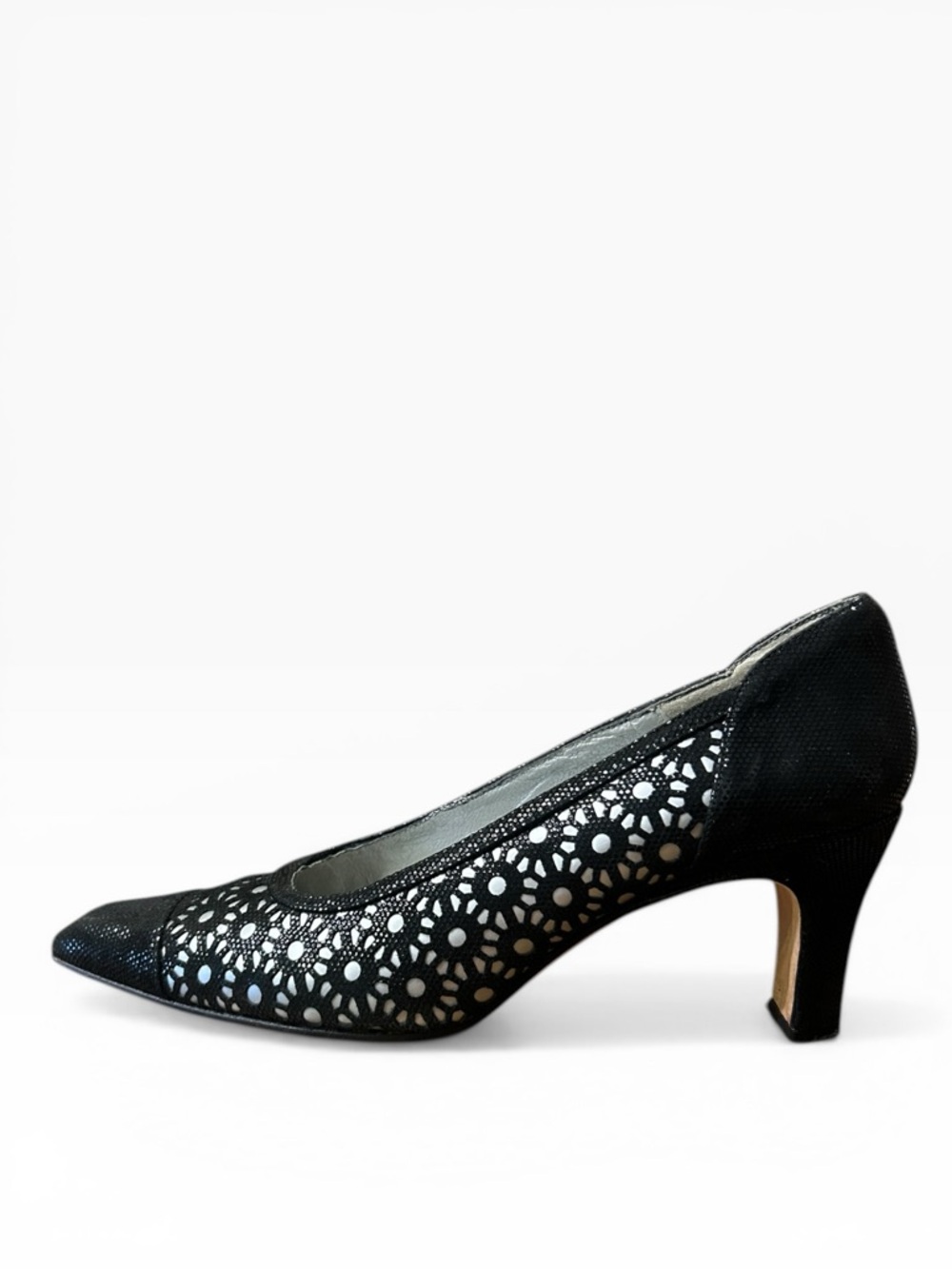 Vintage Margaret Jerrold Black Pointed Toe Laser Cut Heels Women’s Size 7 1/2